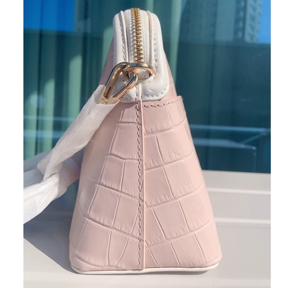 Micheal Kors Crocodile Embossed crossbody - Picture 4 of 15